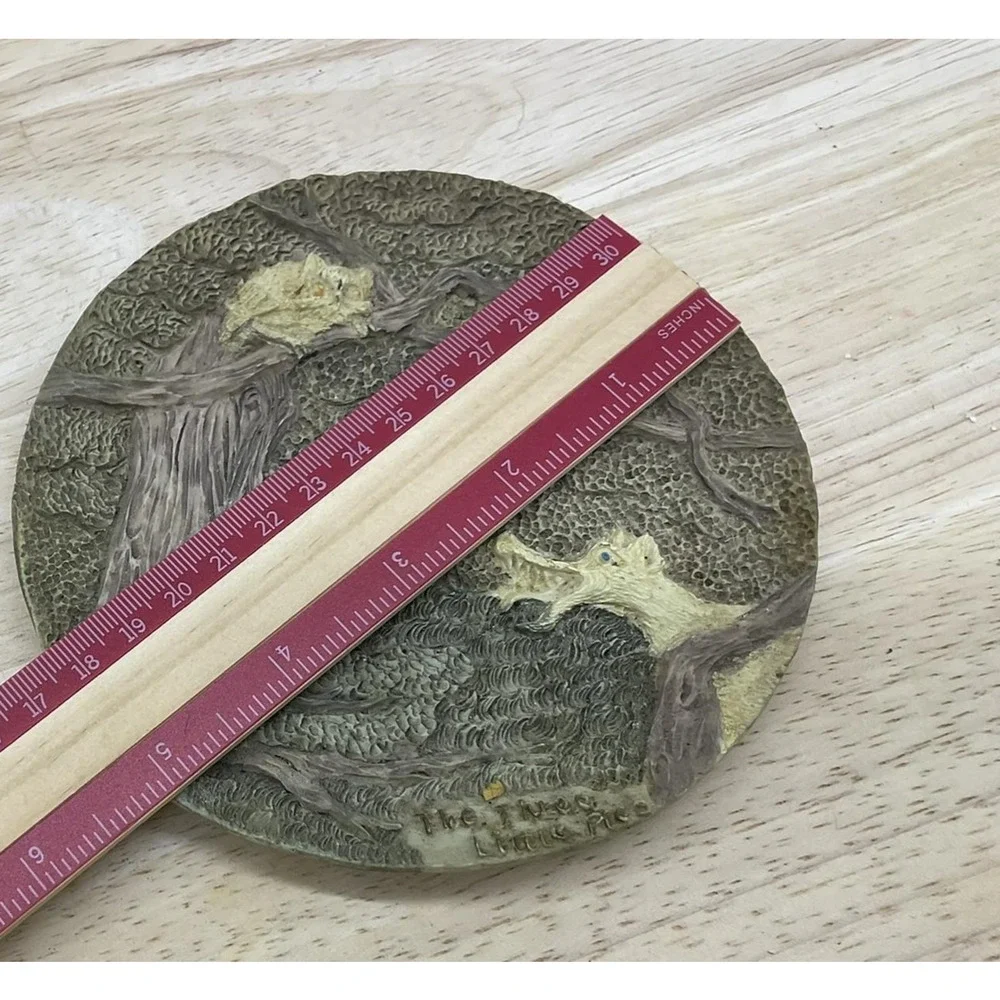 Three‎ Little Pigs Round Relief Plaque Resin Art Wolf Fairy Tale Rustic Decor